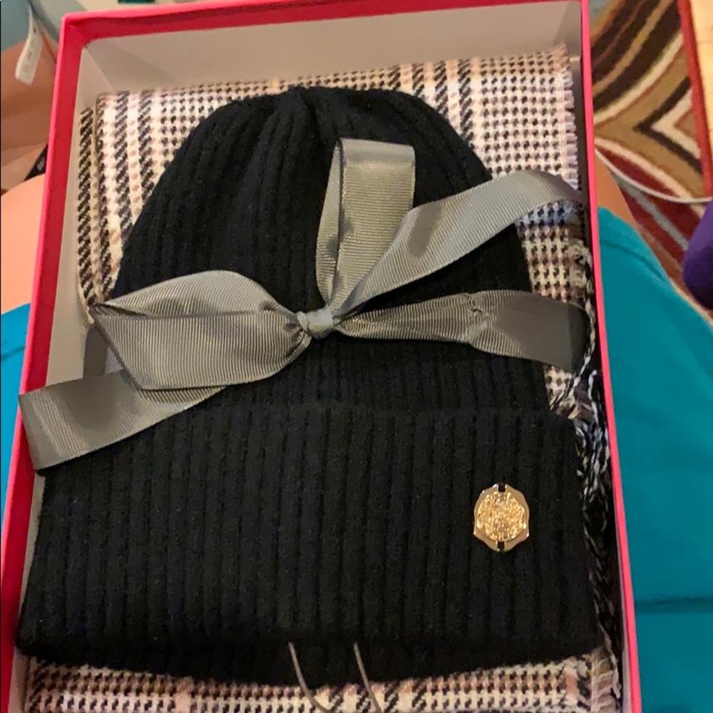 Vince Camuto Beanie and Scarf Set